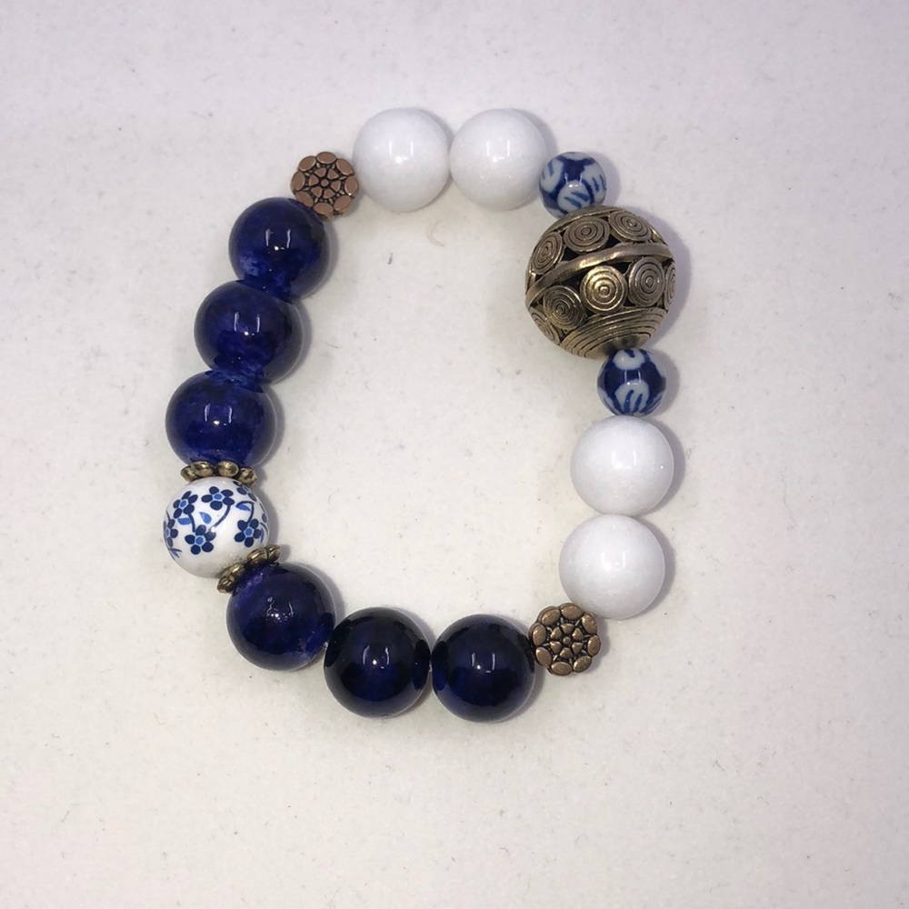 Glass Bracelet with large focal bead